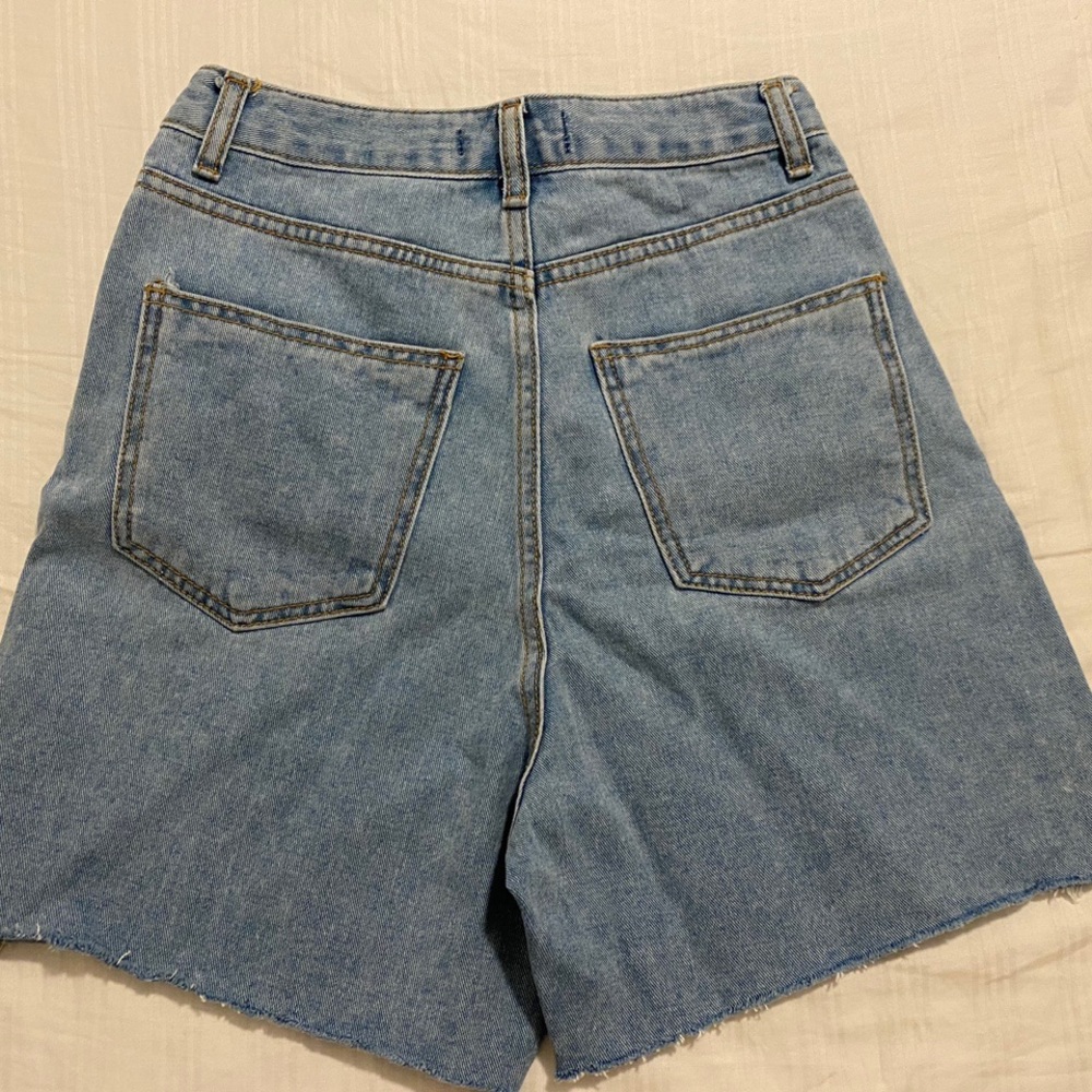 Shorts - Picture 3 of 4